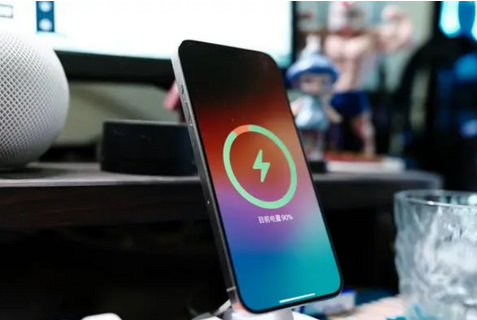 夏津苹果15换屏服务分享用什么充电器给iPhone15充电更好 